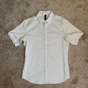 Men's Lululemon Short Sleeve Button Down Shirt